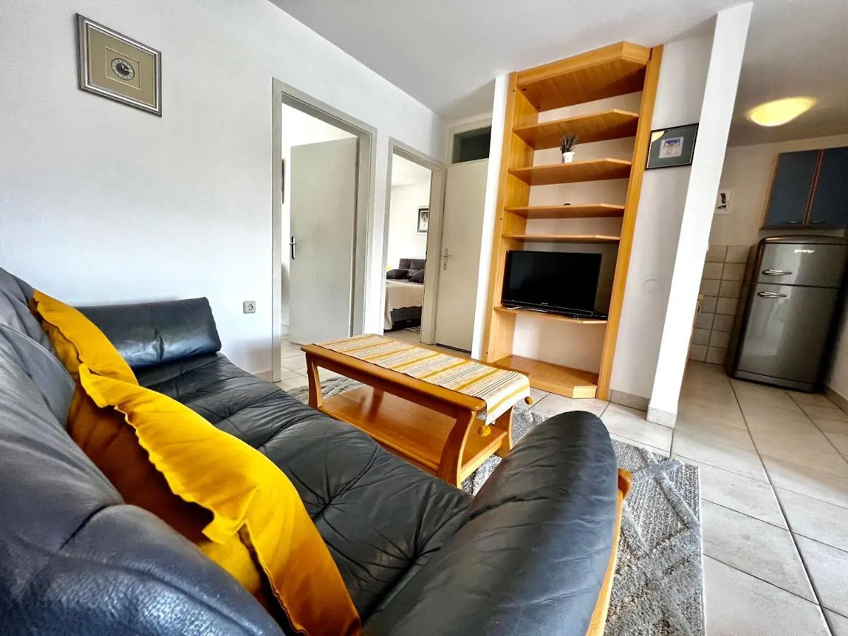 Apartments Lokunja