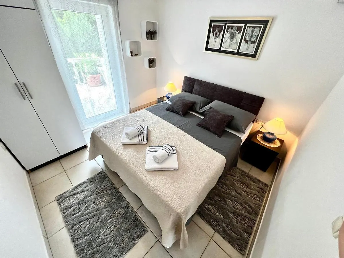 Apartments Lokunja